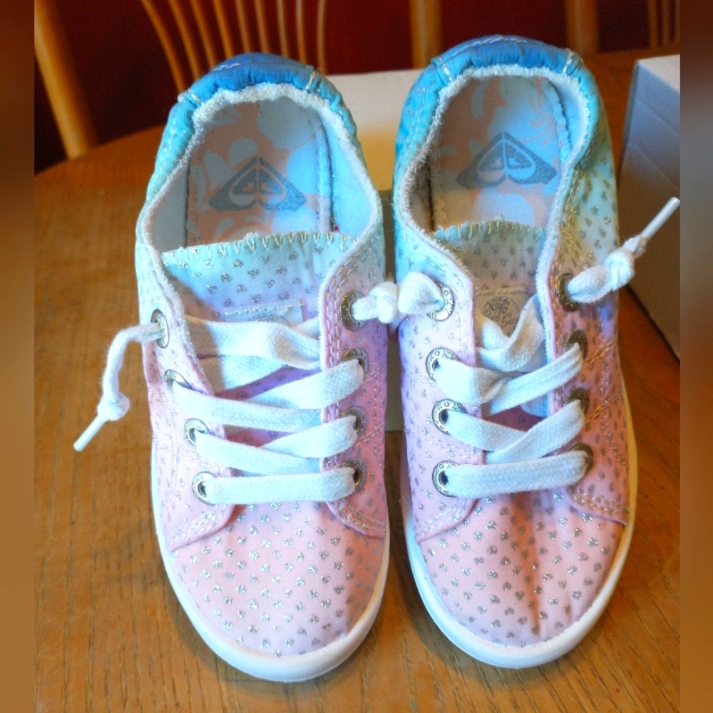 Girls size 11 kids, Roxy brand shoes, multicolored with silver heart pattern.